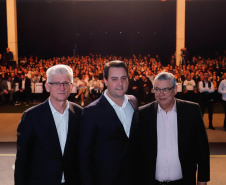 O Governo do Estado e a Federação da Agricultura do Estado do Paraná (Faep) renovaram nesta segunda-feira (21) o convênio para o programa Agrinho nas escolas estaduais do Paraná. O programa leva a escolas das redes públicas municipal e estadual atividades e materiais pedagógicos que tratam da preservação do meio ambiente, despertar da consciência de cidadania e questões que envolvem saúde e qualidade de vida.