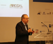 O engenheiro e economista Francisco Luiz Gomide, ex-ministro de Minas e Energia, ex-presidente de Itaipu e da Copel, e presidente da Associação Brasileira de Recursos Hídricos, falou sobre a desinformação que existe sobre a importância das barragens. “As barragens são imprescindíveis porque sem reservação não há sustentabilidade, não há energia renovável”, disse. Foto: Sanepar