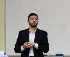 A empresa pública Portos do Paraná voltou a se reunir com o Conselho Temático de Infraestutura do G7, no Sindicato e Organização das Cooperativas do Estado do Paraná (Ocepar). Nesta terça-feira (22), esteve em debate a construção do Plano Ferroviário Paranaense, proposto pelo setor produtivo. A ideia é aumentar a participação do modal no transporte de cargas, com a reestruturação da malha ferroviária.
