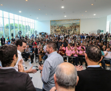 O governador Carlos Massa Ratinho Junior confirma nesta terça-feira (22) recursos para investimentos em infraestrutura escolar. Serão emitidas ordens de serviço para início de obras de reparos e melhorias e autorizadas novas licitações, envolvendo mais de 100 escolas, em todas as regiões do Estado   Curitiba, 22/10/2019 - Foto: Geraldo Bubniak/AEN