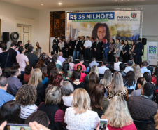 O governador Carlos Massa Ratinho Junior confirma nesta terça-feira (22) recursos para investimentos em infraestrutura escolar. Serão emitidas ordens de serviço para início de obras de reparos e melhorias e autorizadas novas licitações, envolvendo mais de 100 escolas, em todas as regiões do Estado   Curitiba, 22/10/2019 - Foto: Geraldo Bubniak/AEN