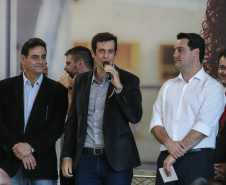 O governador Carlos Massa Ratinho Junior confirma nesta terça-feira (22) recursos para investimentos em infraestrutura escolar. Serão emitidas ordens de serviço para início de obras de reparos e melhorias e autorizadas novas licitações, envolvendo mais de 100 escolas, em todas as regiões do Estado   Curitiba, 22/10/2019 - Foto: Geraldo Bubniak/AEN