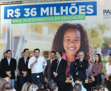 O governador Carlos Massa Ratinho Junior confirma nesta terça-feira (22) recursos para investimentos em infraestrutura escolar. Serão emitidas ordens de serviço para início de obras de reparos e melhorias e autorizadas novas licitações, envolvendo mais de 100 escolas, em todas as regiões do Estado   Curitiba, 22/10/2019 - Foto: Geraldo Bubniak/AEN