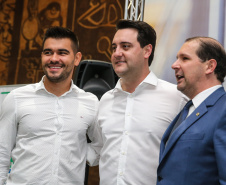 O governador Carlos Massa Ratinho Junior confirma nesta terça-feira (22) recursos para investimentos em infraestrutura escolar. Serão emitidas ordens de serviço para início de obras de reparos e melhorias e autorizadas novas licitações, envolvendo mais de 100 escolas, em todas as regiões do Estado   Curitiba, 22/10/2019 - Foto: Geraldo Bubniak/AEN
