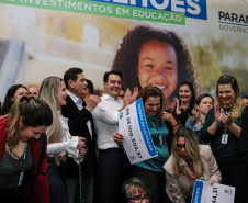 O governador Carlos Massa Ratinho Junior confirma nesta terça-feira (22) recursos para investimentos em infraestrutura escolar. Serão emitidas ordens de serviço para início de obras de reparos e melhorias e autorizadas novas licitações, envolvendo mais de 100 escolas, em todas as regiões do Estado   Curitiba, 22/10/2019 - Foto: Geraldo Bubniak/AEN