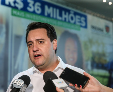 O governador Carlos Massa Ratinho Junior confirma nesta terça-feira (22) recursos para investimentos em infraestrutura escolar. Serão emitidas ordens de serviço para início de obras de reparos e melhorias e autorizadas novas licitações, envolvendo mais de 100 escolas, em todas as regiões do Estado   Curitiba, 22/10/2019 - Foto: Geraldo Bubniak/AEN