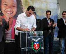 O governador Carlos Massa Ratinho Junior confirma nesta terça-feira (22) recursos para investimentos em infraestrutura escolar. Serão emitidas ordens de serviço para início de obras de reparos e melhorias e autorizadas novas licitações, envolvendo mais de 100 escolas, em todas as regiões do Estado   Curitiba, 22/10/2019 - Foto: Geraldo Bubniak/AEN