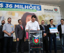 O governador Carlos Massa Ratinho Junior confirma nesta terça-feira (22) recursos para investimentos em infraestrutura escolar. Serão emitidas ordens de serviço para início de obras de reparos e melhorias e autorizadas novas licitações, envolvendo mais de 100 escolas, em todas as regiões do Estado   Curitiba, 22/10/2019 - Foto: Geraldo Bubniak/AEN