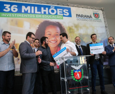 O governador Carlos Massa Ratinho Junior confirma nesta terça-feira (22) recursos para investimentos em infraestrutura escolar. Serão emitidas ordens de serviço para início de obras de reparos e melhorias e autorizadas novas licitações, envolvendo mais de 100 escolas, em todas as regiões do Estado   Curitiba, 22/10/2019 - Foto: Geraldo Bubniak/AEN