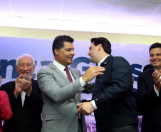  O governador Carlos Massa Ratinho Junior, acompanhado do prefeito Marcelo Rangel, do vice-governador Darci Piana e de diversas autoridades, assinou o decreto que transfere temporariamente a sede do governo estadual para o município. A iniciativa coincide com a Feira Paraná, que acontece de 18 a 27 de outubro.Foto:Jaelson Lucas / AEN