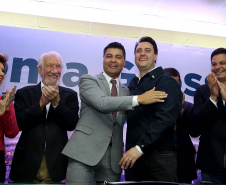 O governador Carlos Massa Ratinho Junior, acompanhado do prefeito Marcelo Rangel, do vice-governador Darci Piana e de diversas autoridades, assinou o decreto que transfere temporariamente a sede do governo estadual para o município. A iniciativa coincide com a Feira Paraná, que acontece de 18 a 27 de outubro.Foto:Jaelson Lucas / AEN