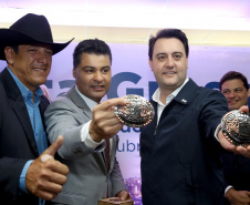  O governador Carlos Massa Ratinho Junior, acompanhado do prefeito Marcelo Rangel, do vice-governador Darci Piana e de diversas autoridades, assinou o decreto que transfere temporariamente a sede do governo estadual para o município. A iniciativa coincide com a Feira Paraná, que acontece de 18 a 27 de outubro.Foto:Jaelson Lucas / AEN