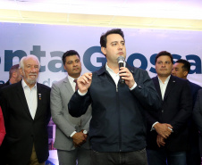O governador Carlos Massa Ratinho Junior, acompanhado do prefeito Marcelo Rangel, do vice-governador Darci Piana e de diversas autoridades, assinou o decreto que transfere temporariamente a sede do governo estadual para o município. A iniciativa coincide com a Feira Paraná, que acontece de 18 a 27 de outubro.Foto:Jaelson Lucas / AEN
