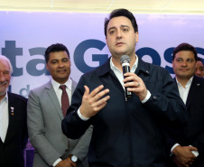  O governador Carlos Massa Ratinho Junior, acompanhado do prefeito Marcelo Rangel, do vice-governador Darci Piana e de diversas autoridades, assinou o decreto que transfere temporariamente a sede do governo estadual para o município. A iniciativa coincide com a Feira Paraná, que acontece de 18 a 27 de outubro.Foto:Jaelson Lucas / AEN