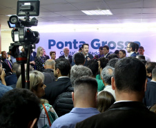  O governador Carlos Massa Ratinho Junior, acompanhado do prefeito Marcelo Rangel, do vice-governador Darci Piana e de diversas autoridades, assinou o decreto que transfere temporariamente a sede do governo estadual para o município. A iniciativa coincide com a Feira Paraná, que acontece de 18 a 27 de outubro.Foto:Jaelson Lucas / AEN