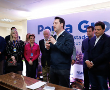 Um ato na prefeitura de Ponta Grossa, nos Campos Gerais, marcou a instalação da sede do Governo do Estado na cidade na manhã desta quarta-feira (23). Por dois dias, na quarta e quinta-feira (24), toda a equipe da administração pública estadual despachará do Centro de Eventos de Ponta Grossa.