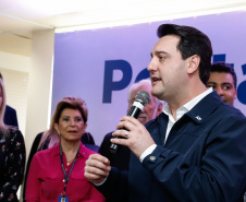 Um ato na prefeitura de Ponta Grossa, nos Campos Gerais, marcou a instalação da sede do Governo do Estado na cidade na manhã desta quarta-feira (23). Por dois dias, na quarta e quinta-feira (24), toda a equipe da administração pública estadual despachará do Centro de Eventos de Ponta Grossa.