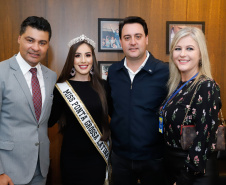 Um ato na prefeitura de Ponta Grossa, nos Campos Gerais, marcou a instalação da sede do Governo do Estado na cidade na manhã desta quarta-feira (23). Por dois dias, na quarta e quinta-feira (24), toda a equipe da administração pública estadual despachará do Centro de Eventos de Ponta Grossa.