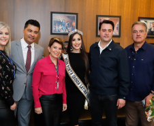 Um ato na prefeitura de Ponta Grossa, nos Campos Gerais, marcou a instalação da sede do Governo do Estado na cidade na manhã desta quarta-feira (23). Por dois dias, na quarta e quinta-feira (24), toda a equipe da administração pública estadual despachará do Centro de Eventos de Ponta Grossa.