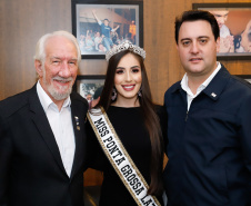 Um ato na prefeitura de Ponta Grossa, nos Campos Gerais, marcou a instalação da sede do Governo do Estado na cidade na manhã desta quarta-feira (23). Por dois dias, na quarta e quinta-feira (24), toda a equipe da administração pública estadual despachará do Centro de Eventos de Ponta Grossa.