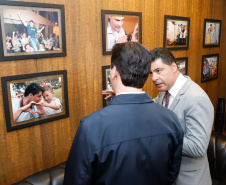 Um ato na prefeitura de Ponta Grossa, nos Campos Gerais, marcou a instalação da sede do Governo do Estado na cidade na manhã desta quarta-feira (23). Por dois dias, na quarta e quinta-feira (24), toda a equipe da administração pública estadual despachará do Centro de Eventos de Ponta Grossa.
