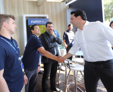 O governador Carlos Massa Ratinho Junior e o presidente da Rumo João Alberto Abreu, assinam protocolo de intenções para revitalização da linha ferrea, entre Morretes e Antonina, litoral paranaense. Participaram: prefeito de Ponta Grossa, Marcelo Rangel; secretário de Infraestrutura e Logística, Sandro Alex; Ponta Grossa, 23-10-19.Foto: Arnaldo Alves / AEN