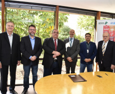  Banco Regional de Desenvolvimento do Extremo Sul (BRDE) e a Organização das Nações Unidas para o Desenvolvimento Industrial (Unido) assinaram nesta quarta-feira (23/10), na sede do banco em Curitiba (PR), um acordo de cooperação técnica para facilitar o acesso de produtores agroindustriais do Sul do Brasil a crédito voltado à produção de biogás e biometano no setor. Foto: Agência La Imagem
