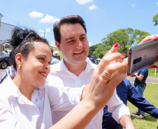 Ponta Grossa e outros 12 municípios dos Campos Gerais vão investir R$ 19,9 milhões em pavimentação de ruas, compra de equipamentos de videomonitoramento, máquinas, ambulância e ônibus escolares, além de ações na área da saúde. Os recursos são do Governo do Estado. As licitações e homologações das obras e aquisições foram autorizadas pelo governador Carlos Massa Ratinho Junior nesta quinta-feira (24) em Ponta Grossa.
