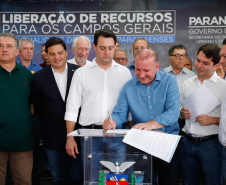 Ponta Grossa e outros 12 municípios dos Campos Gerais vão investir R$ 19,9 milhões em pavimentação de ruas, compra de equipamentos de videomonitoramento, máquinas, ambulância e ônibus escolares, além de ações na área da saúde