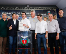 Ponta Grossa e outros 12 municípios dos Campos Gerais vão investir R$ 19,9 milhões em pavimentação de ruas, compra de equipamentos de videomonitoramento, máquinas, ambulância e ônibus escolares, além de ações na área da saúde. Os recursos são do Governo do Estado. As licitações e homologações das obras e aquisições foram autorizadas pelo governador Carlos Massa Ratinho Junior nesta quinta-feira (24) em Ponta Grossa.