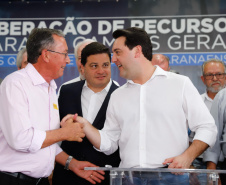 Ponta Grossa e outros 12 municípios dos Campos Gerais vão investir R$ 19,9 milhões em pavimentação de ruas, compra de equipamentos de videomonitoramento, máquinas, ambulância e ônibus escolares, além de ações na área da saúde. Os recursos são do Governo do Estado. As licitações e homologações das obras e aquisições foram autorizadas pelo governador Carlos Massa Ratinho Junior nesta quinta-feira (24) em Ponta Grossa.