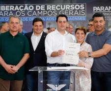 Ponta Grossa e outros 12 municípios dos Campos Gerais vão investir R$ 19,9 milhões em pavimentação de ruas, compra de equipamentos de videomonitoramento, máquinas, ambulância e ônibus escolares, além de ações na área da saúde. Os recursos são do Governo do Estado. As licitações e homologações das obras e aquisições foram autorizadas pelo governador Carlos Massa Ratinho Junior nesta quinta-feira (24) em Ponta Grossa.