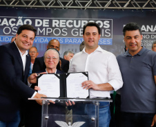 Ponta Grossa e outros 12 municípios dos Campos Gerais vão investir R$ 19,9 milhões em pavimentação de ruas, compra de equipamentos de videomonitoramento, máquinas, ambulância e ônibus escolares, além de ações na área da saúde. Os recursos são do Governo do Estado. As licitações e homologações das obras e aquisições foram autorizadas pelo governador Carlos Massa Ratinho Junior nesta quinta-feira (24) em Ponta Grossa.