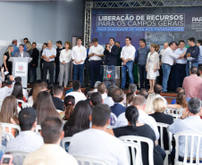 Ponta Grossa e outros 12 municípios dos Campos Gerais vão investir R$ 19,9 milhões em pavimentação de ruas, compra de equipamentos de videomonitoramento, máquinas, ambulância e ônibus escolares, além de ações na área da saúde. Os recursos são do Governo do Estado. As licitações e homologações das obras e aquisições foram autorizadas pelo governador Carlos Massa Ratinho Junior nesta quinta-feira (24) em Ponta Grossa.