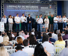 Ponta Grossa e outros 12 municípios dos Campos Gerais vão investir R$ 19,9 milhões em pavimentação de ruas, compra de equipamentos de videomonitoramento, máquinas, ambulância e ônibus escolares, além de ações na área da saúde. Os recursos são do Governo do Estado. As licitações e homologações das obras e aquisições foram autorizadas pelo governador Carlos Massa Ratinho Junior nesta quinta-feira (24) em Ponta Grossa.
