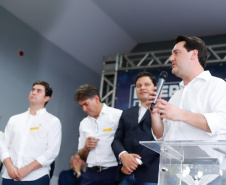 Ponta Grossa e outros 12 municípios dos Campos Gerais vão investir R$ 19,9 milhões em pavimentação de ruas, compra de equipamentos de videomonitoramento, máquinas, ambulância e ônibus escolares, além de ações na área da saúde. Os recursos são do Governo do Estado. As licitações e homologações das obras e aquisições foram autorizadas pelo governador Carlos Massa Ratinho Junior nesta quinta-feira (24) em Ponta Grossa.
