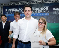 Ponta Grossa e outros 12 municípios dos Campos Gerais vão investir R$ 19,9 milhões em pavimentação de ruas, compra de equipamentos de videomonitoramento, máquinas, ambulância e ônibus escolares, além de ações na área da saúde. Os recursos são do Governo do Estado. As licitações e homologações das obras e aquisições foram autorizadas pelo governador Carlos Massa Ratinho Junior nesta quinta-feira (24) em Ponta Grossa.