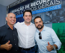 Ponta Grossa e outros 12 municípios dos Campos Gerais vão investir R$ 19,9 milhões em pavimentação de ruas, compra de equipamentos de videomonitoramento, máquinas, ambulância e ônibus escolares, além de ações na área da saúde. Os recursos são do Governo do Estado. As licitações e homologações das obras e aquisições foram autorizadas pelo governador Carlos Massa Ratinho Junior nesta quinta-feira (24) em Ponta Grossa.