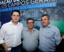 Ponta Grossa e outros 12 municípios dos Campos Gerais vão investir R$ 19,9 milhões em pavimentação de ruas, compra de equipamentos de videomonitoramento, máquinas, ambulância e ônibus escolares, além de ações na área da saúde. Os recursos são do Governo do Estado. As licitações e homologações das obras e aquisições foram autorizadas pelo governador Carlos Massa Ratinho Junior nesta quinta-feira (24) em Ponta Grossa.