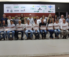 Os cafeicultores Valdeir Luiz de Souza, de Tomazina, e Edson Messias de Carvalho, de Joaquim Távora, venceram o prêmio Café Qualidade Paraná nas categorias cereja descascado e natural. Eles superaram 120 lotes que iniciaram a disputa, e receberam R$ 5 mil de prêmio.

A cerimônia de premiação foi nesta quinta-feira (24), em Ivaiporã, e reuniu cerca de 500 participantes. Foto: Divulgação/AEN