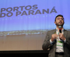 De janeiro a setembro desse ano, mais de 6,9 milhões de toneladas de fertilizantes foram descarregadas nos Portos do Paraná. Somente no Porto de Paranaguá chegaram cerca de 6,6 milhões de toneladas importadas dos granéis, somando valor aproximado de US$ 2,05 bilhões. Os dados foram apresentados nesta quinta-feira (25), em Curitiba, no Simpósio anual do Sindicato da Indústria de Adubos e Corretivos Agrícolas do Paraná (Sindiadubos). Foto: Claudio Neves/AEN