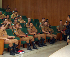 O Batalhão de Polícia Rodoviária (BPRv) promoveu nessa quinta-feira (24), em Curitiba, o IV Seminário do BPRv. Os 56 comandantes dos postos rodoviários de todo o Estado participaram das atividades no auditório do Departamento de Estradas e Rodagens (DER). As palestras tiveram temas diferenciados para abordar as ações desenvolvidas pelos policiais nas rodovias.