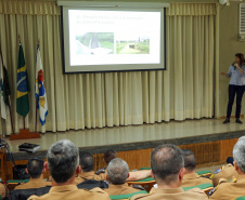 O Batalhão de Polícia Rodoviária (BPRv) promoveu nessa quinta-feira (24), em Curitiba, o IV Seminário do BPRv. Os 56 comandantes dos postos rodoviários de todo o Estado participaram das atividades no auditório do Departamento de Estradas e Rodagens (DER). As palestras tiveram temas diferenciados para abordar as ações desenvolvidas pelos policiais nas rodovias.
