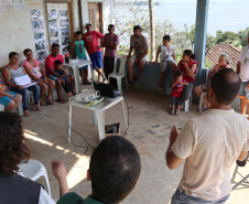 Biólogos, sociólogos, oceanógrafos e gestores ambientais, a serviço da empresa pública Portos do Paraná, estão em campo para mais um “Diagnóstico Socioambiental Participativo” (DSAP). A equipe da Diretoria de Meio Ambiente pesquisa 15 comunidades pesqueiras, nas ilhas e no continente, para o levantamento. O trabalho é desenvolvido em Paranaguá, Pontal do Paraná e Antonina. Esta é a terceira edição.