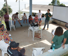 Biólogos, sociólogos, oceanógrafos e gestores ambientais, a serviço da empresa pública Portos do Paraná, estão em campo para mais um “Diagnóstico Socioambiental Participativo” (DSAP). A equipe da Diretoria de Meio Ambiente pesquisa 15 comunidades pesqueiras, nas ilhas e no continente, para o levantamento. O trabalho é desenvolvido em Paranaguá, Pontal do Paraná e Antonina. Esta é a terceira edição.
