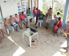 Biólogos, sociólogos, oceanógrafos e gestores ambientais, a serviço da empresa pública Portos do Paraná, estão em campo para mais um “Diagnóstico Socioambiental Participativo” (DSAP). A equipe da Diretoria de Meio Ambiente pesquisa 15 comunidades pesqueiras, nas ilhas e no continente, para o levantamento. O trabalho é desenvolvido em Paranaguá, Pontal do Paraná e Antonina. Esta é a terceira edição.