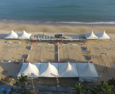 Os Jogos de Aventura e Natureza são palco do Caiobá Open de Beach Tennis, que faz parte do Circuito Mundial da Federação Internacional de Tênis (ITF, sigla em inglês). O evento começou nesta quinta-feira (24) e segue até domingo (27) na Praia Mansa, em Matinhos. Foto: Divulgação/ Esporte Paraná