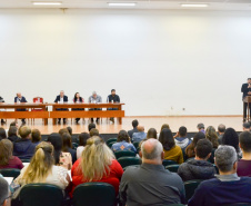 Criar uma rede integrada para incentivar boas práticas em bem-estar de animais de fazenda é uma ação que está sendo pensada pelo Governo do Paraná, por meio da Secretaria do Desenvolvimento Sustentável e do Turismo. O assunto foi um dos principais temas de um painel de palestras realizado nesta semana pela Secretaria em parceria com a Agência de Defesa Agropecuária do Paraná (Adapar), no Setor de Ciências Agrárias da Universidade Federal do Paraná, em Curitiba. Foto: Divulgação/SEDEST