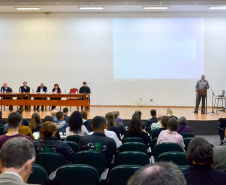 Criar uma rede integrada para incentivar boas práticas em bem-estar de animais de fazenda é uma ação que está sendo pensada pelo Governo do Paraná, por meio da Secretaria do Desenvolvimento Sustentável e do Turismo. O assunto foi um dos principais temas de um painel de palestras realizado nesta semana pela Secretaria em parceria com a Agência de Defesa Agropecuária do Paraná (Adapar), no Setor de Ciências Agrárias da Universidade Federal do Paraná, em Curitiba. Foto: Divulgação/SEDEST