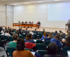 Criar uma rede integrada para incentivar boas práticas em bem-estar de animais de fazenda é uma ação que está sendo pensada pelo Governo do Paraná, por meio da Secretaria do Desenvolvimento Sustentável e do Turismo. O assunto foi um dos principais temas de um painel de palestras realizado nesta semana pela Secretaria em parceria com a Agência de Defesa Agropecuária do Paraná (Adapar), no Setor de Ciências Agrárias da Universidade Federal do Paraná, em Curitiba. Foto: Divulgação/SEDEST